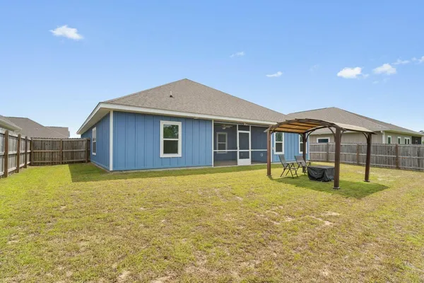 $2,300 | 118 Hobson Avenue, Crestview, FL 32539