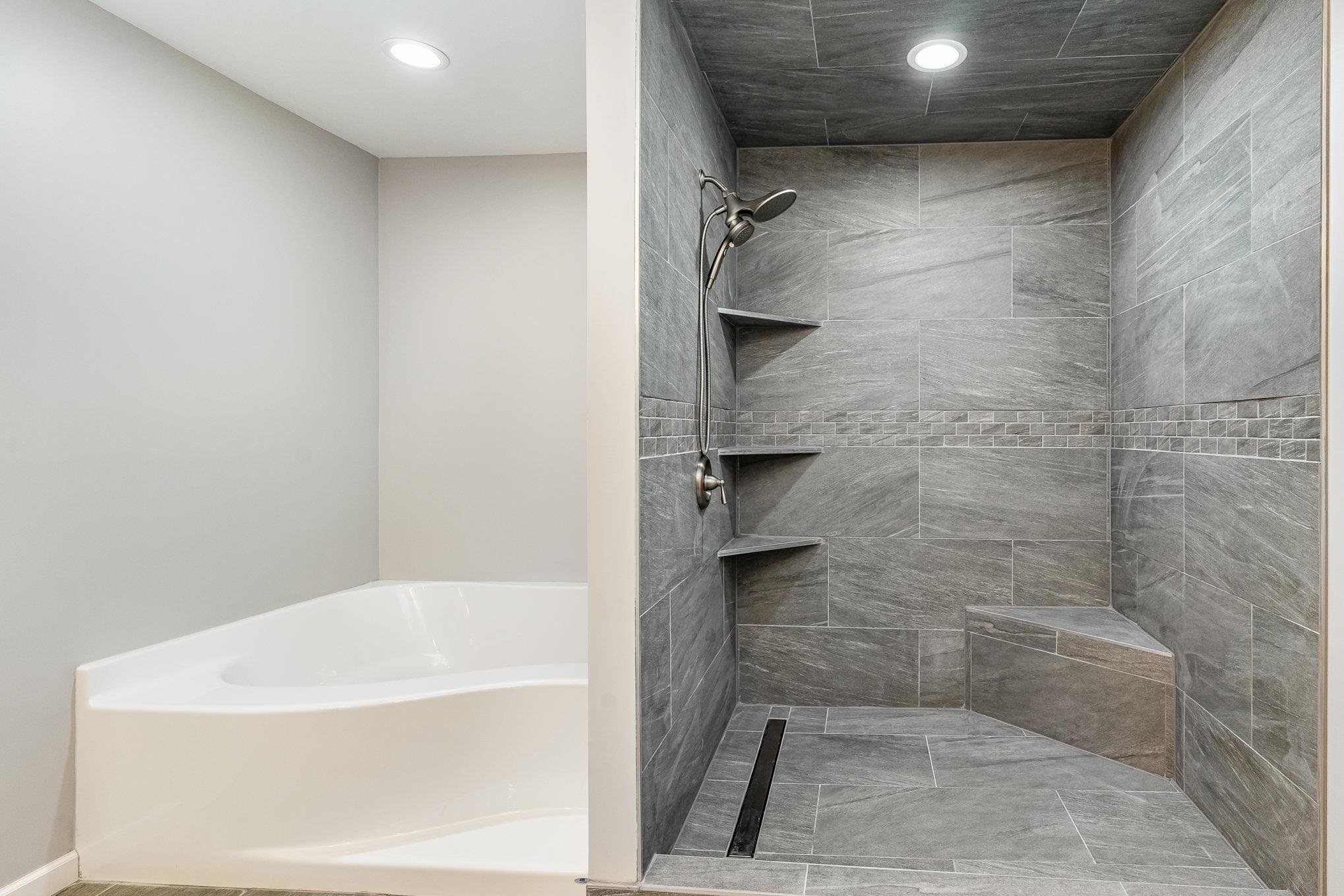 2418 Bullock Road Bay City, MI 48708 - Photo 12 of 25