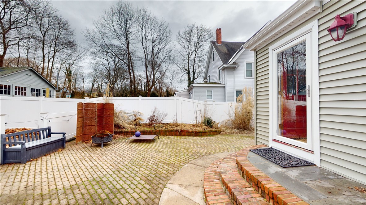 66 Beach Street Westerly, RI 02891 - Photo 8 of 38