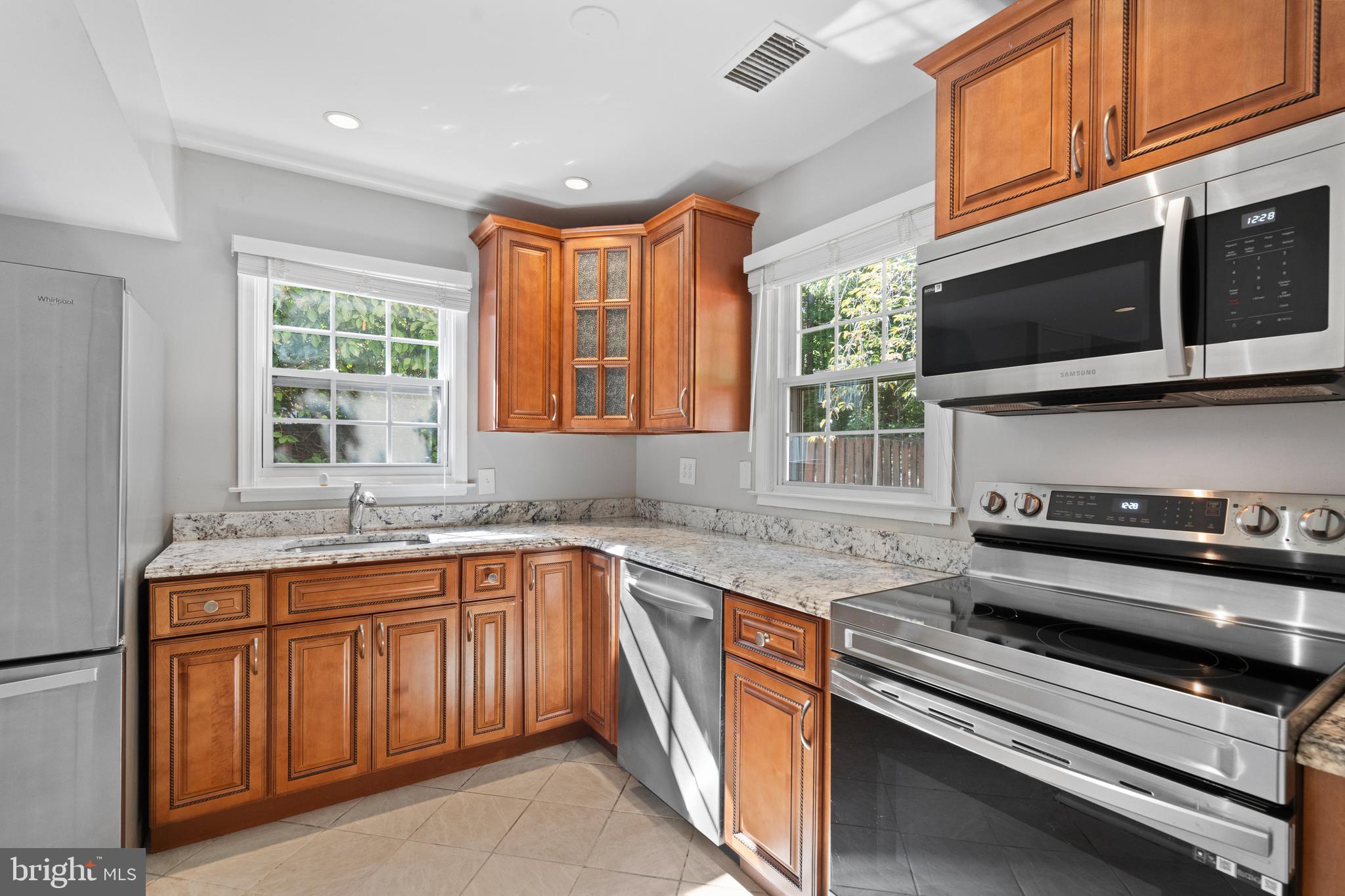 8410 Red Ash Court Springfield, VA 22153 - Photo 8 of 29 Gallery Image 8