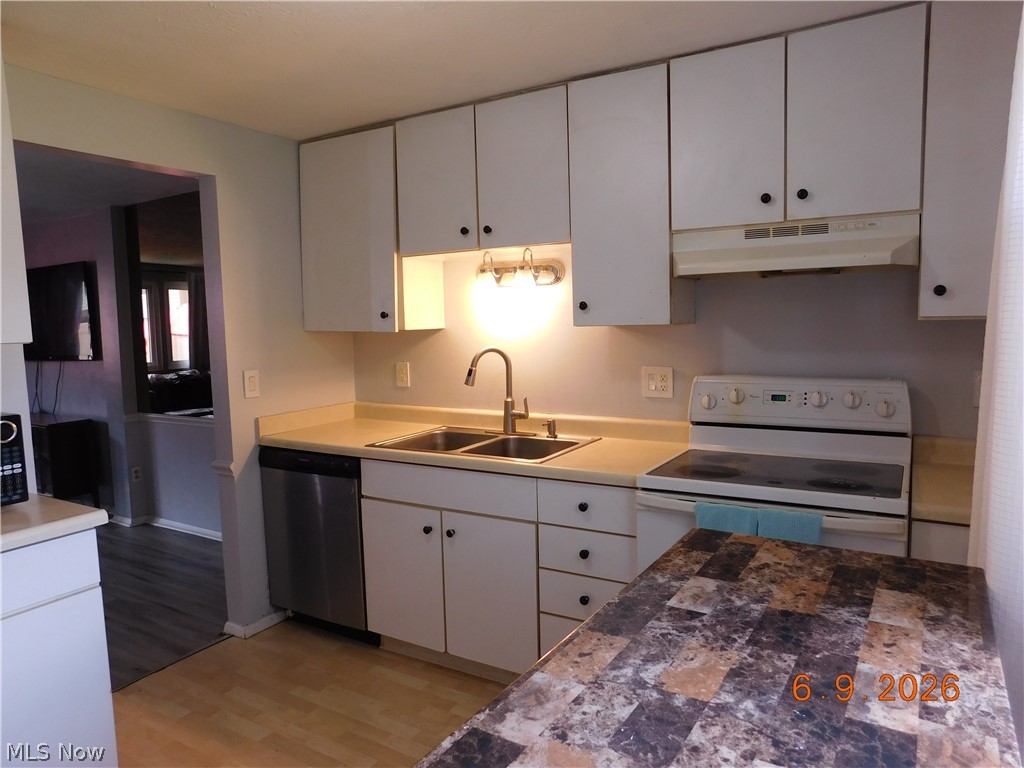934 Hampton Ridge Drive Akron, OH 44313 - Photo 6 of 47