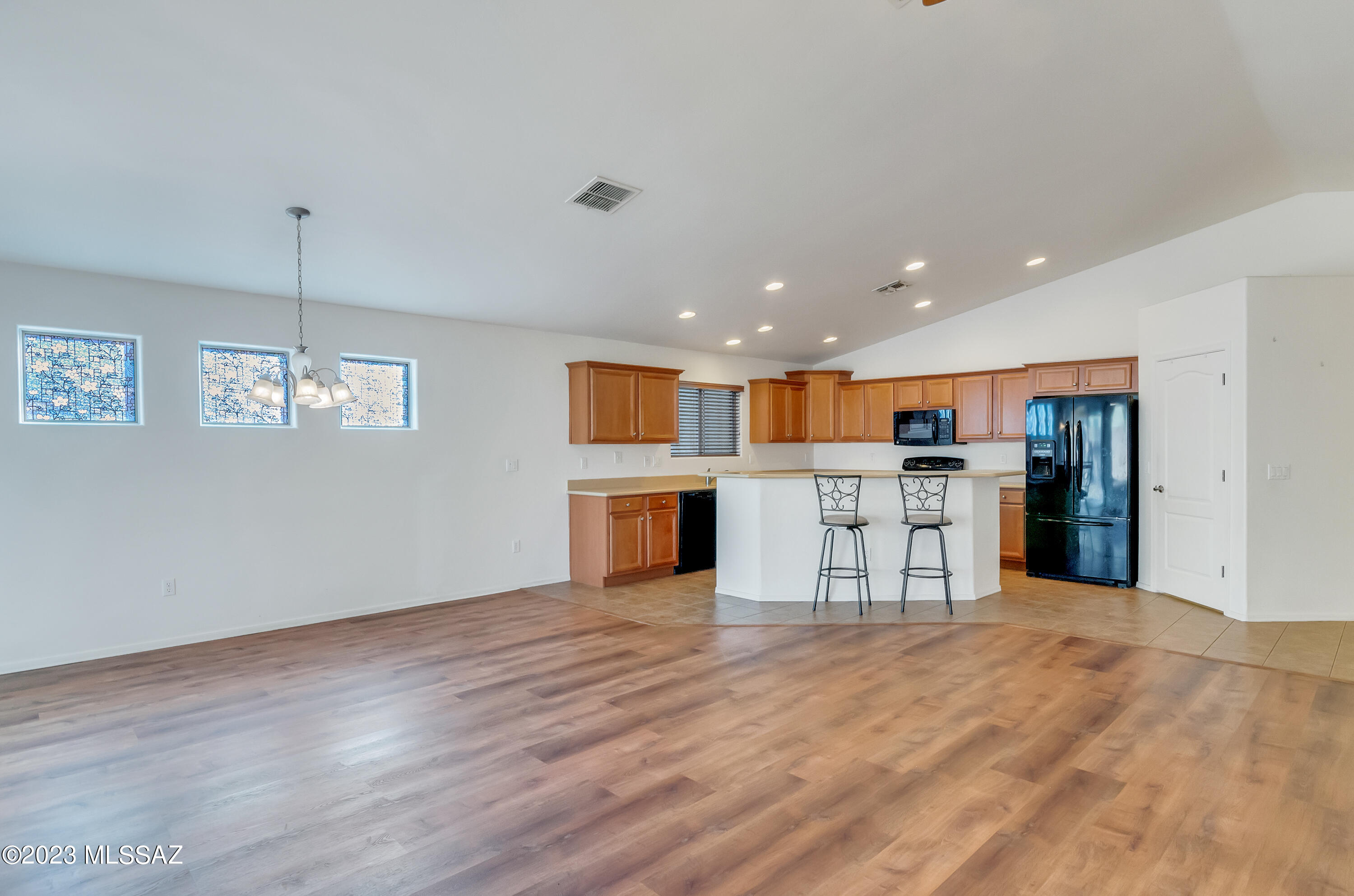 521 South Stone Bench Road Vail, AZ 85641 - Photo 6 of 36 GREAT ROOM