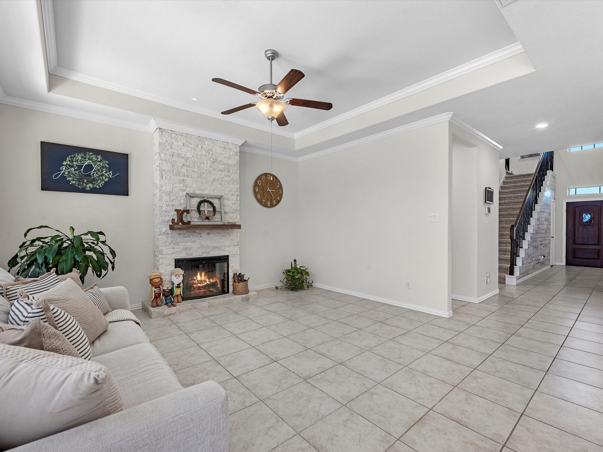 13838 Madera Bend Lane Rosharon, TX 77583 - Photo 13 of 32 Tray ceilings and plenty of room for furniture arrangements
