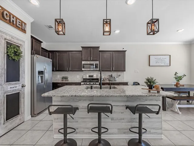 $374,990 | 13838 Madera Bend Lane, Rosharon, TX 77583