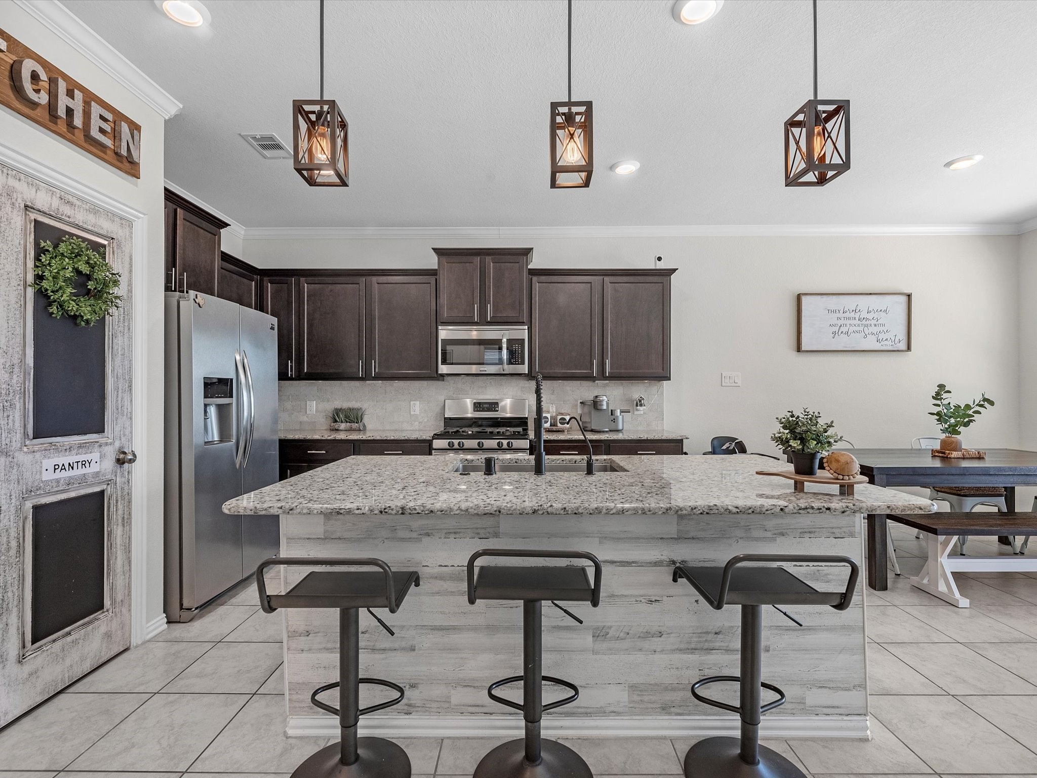 13838 Madera Bend Lane Rosharon, TX 77583 - Photo 15 of 32 Island kitchen w/ counter space
