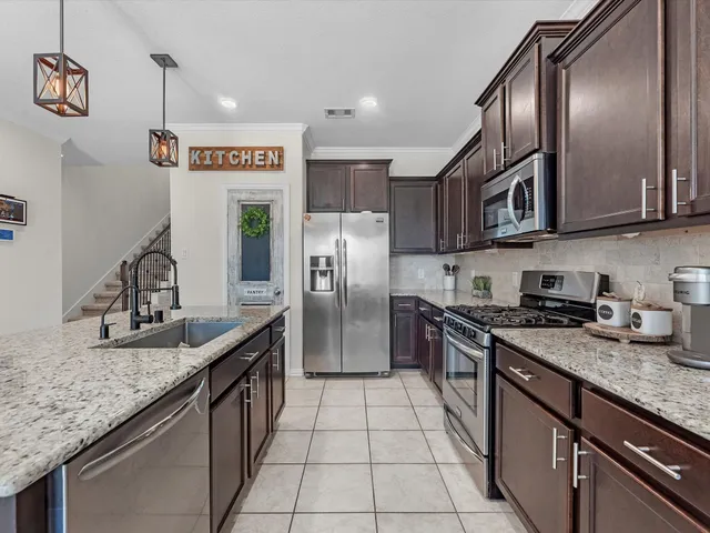 $374,990 | 13838 Madera Bend Lane, Rosharon, TX 77583