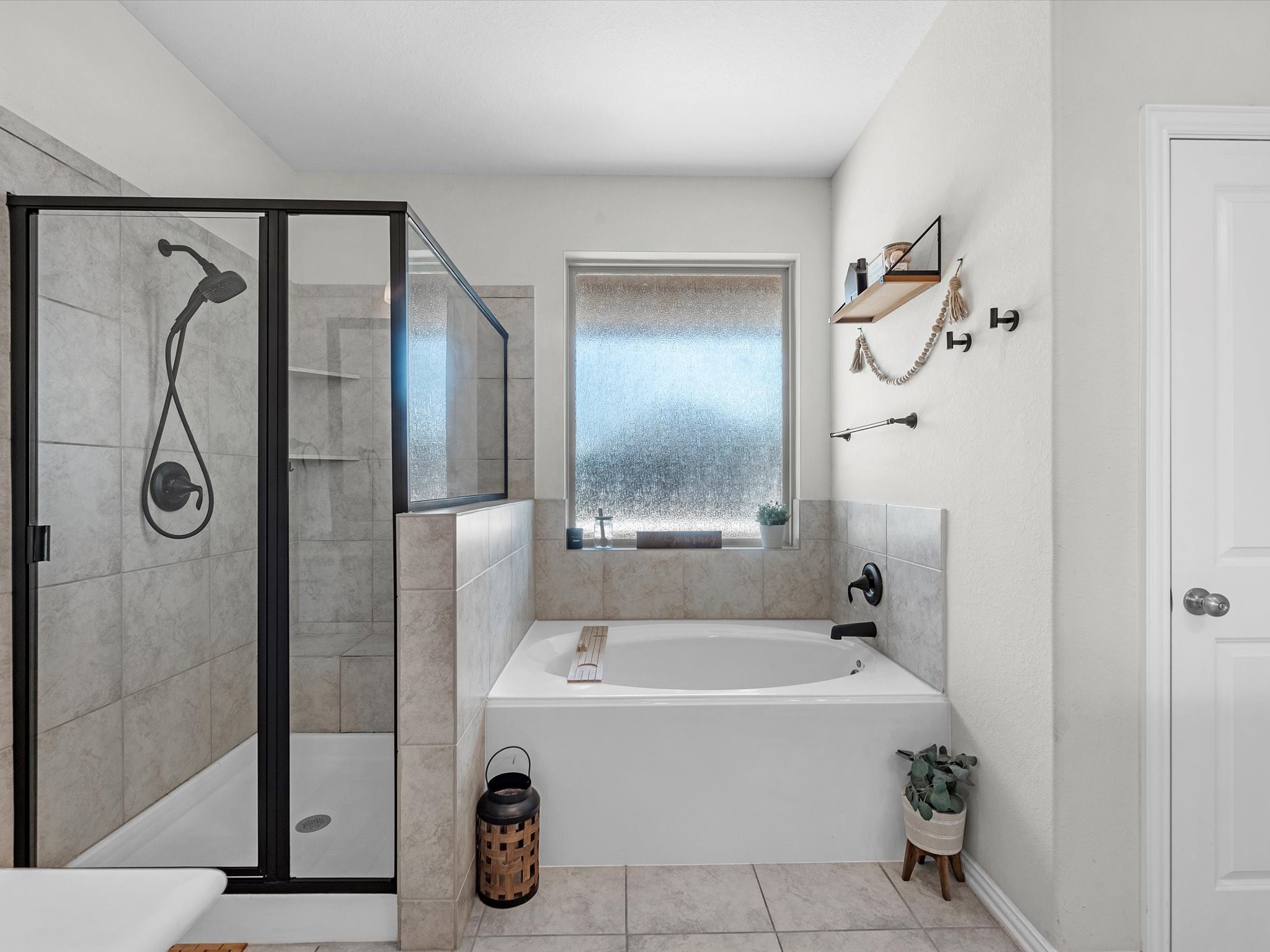 13838 Madera Bend Lane Rosharon, TX 77583 - Photo 20 of 32 Soaking tub and separate shower in your primary en suite