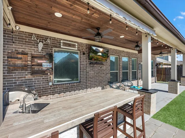 $374,990 | 13838 Madera Bend Lane, Rosharon, TX 77583