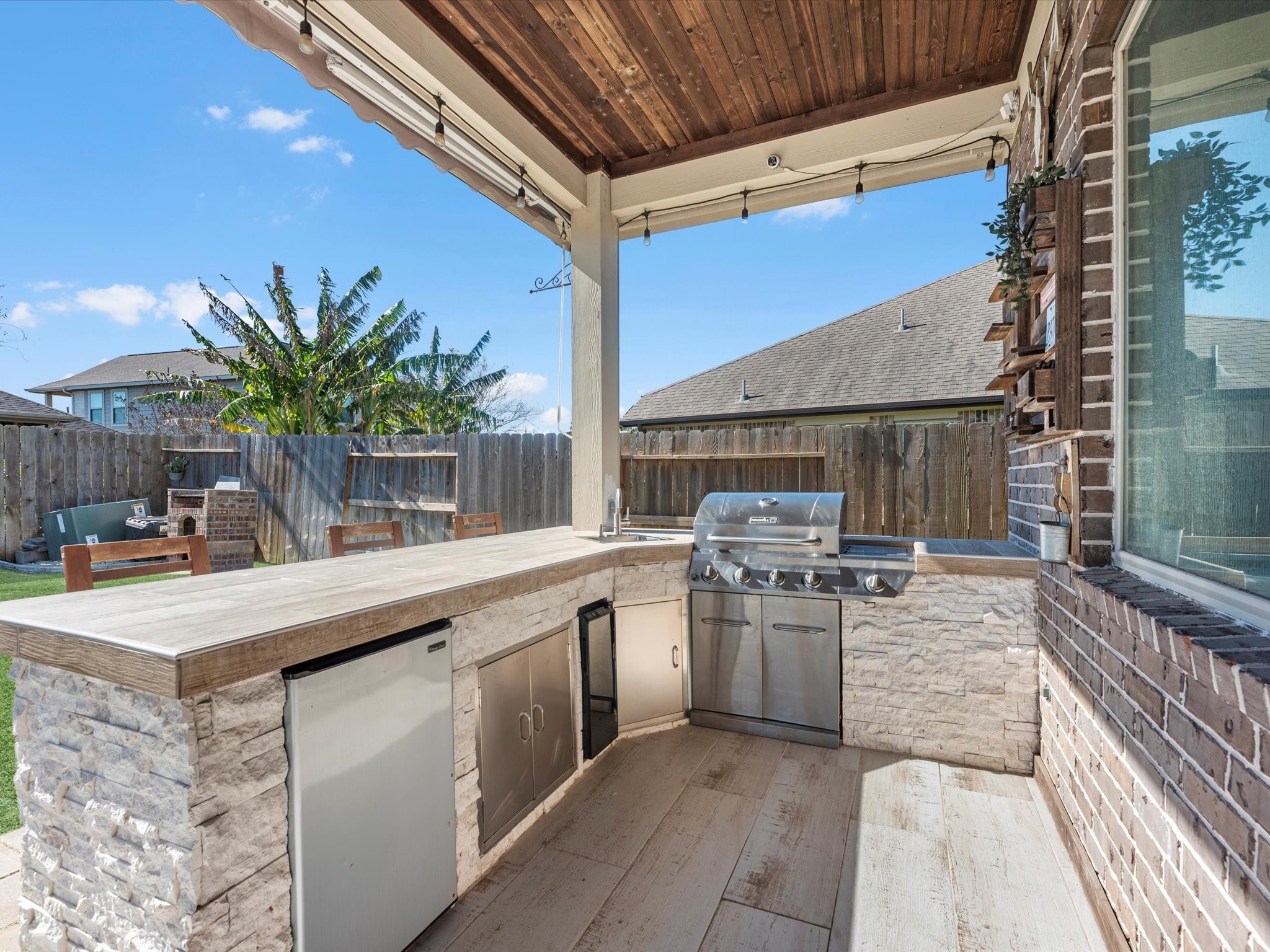 13838 Madera Bend Lane Rosharon, TX 77583 - Photo 5 of 32 Outdoor kitchens have a way of keeping interior kitchens cleaner!