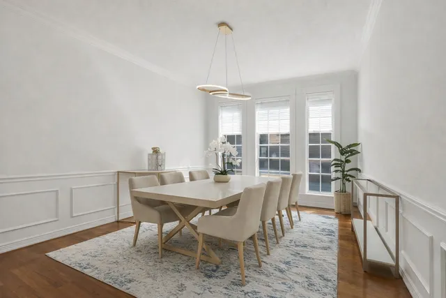a en suite bathroom with a double vanity sink and a mirror