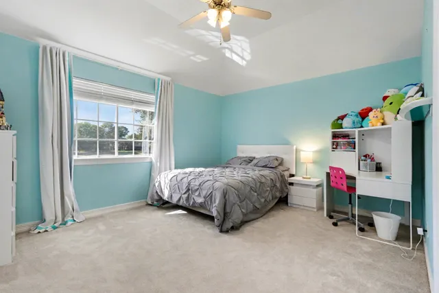a en suite bathroom with a double vanity sink and a mirror