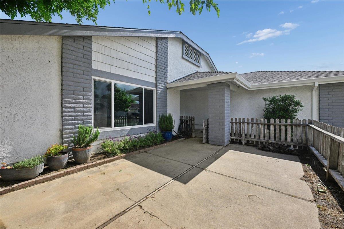 1221 Rudger Way Sacramento, CA 95833 - Photo 3 of 54