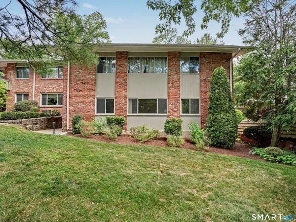 $599,000 | 18 Southport Woods Drive, Unit 18, Fairfield, CT 06890