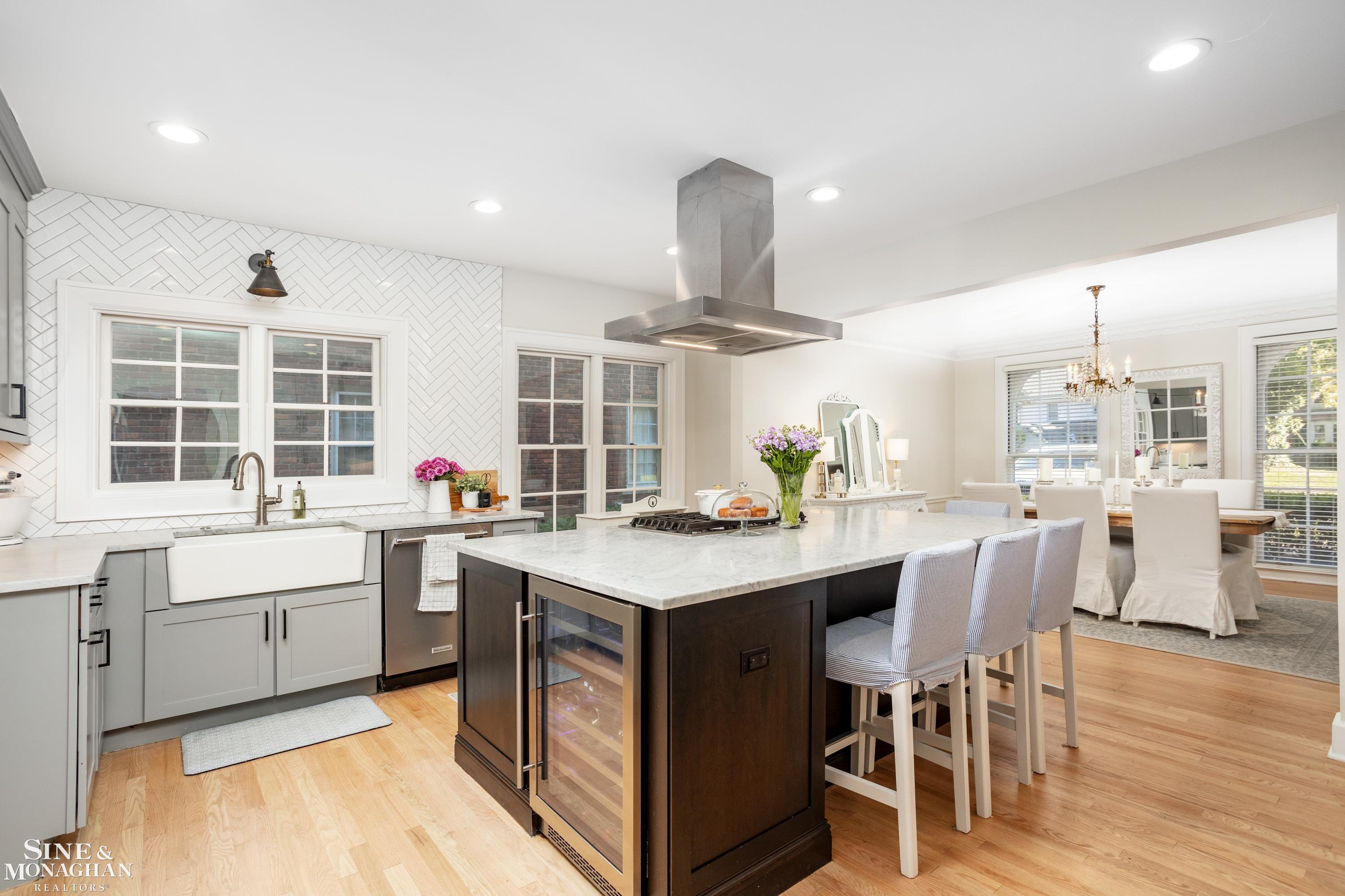 225 Merriweather Road Grosse Pointe, MI 48236 - Photo 4 of 55 50095320-3.JPG