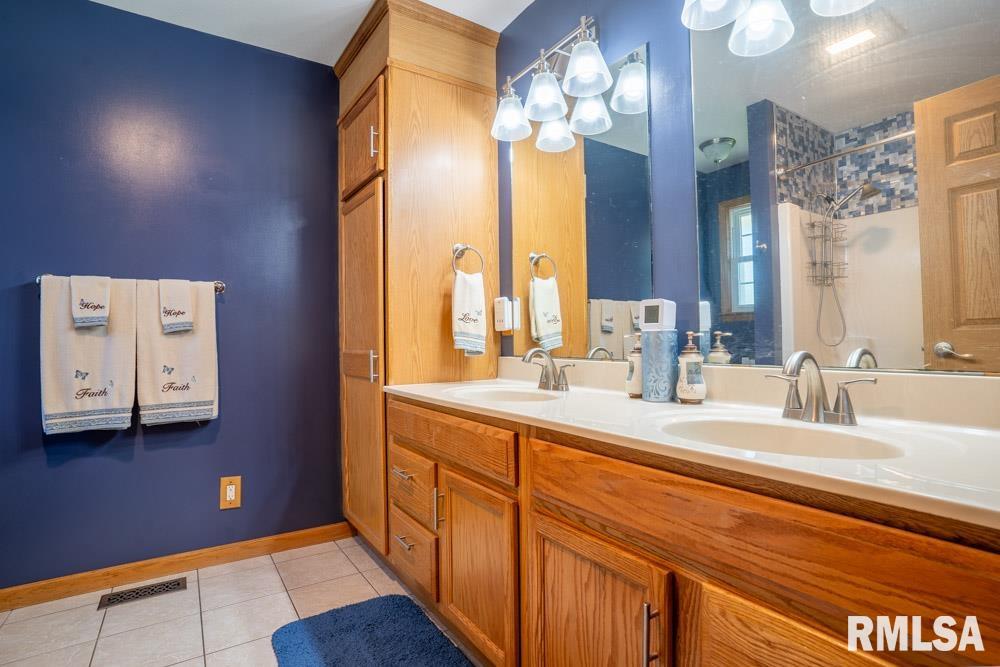 800 Anne Street Washington, IL 61571 - Photo 13 of 36 Gallery Image 13