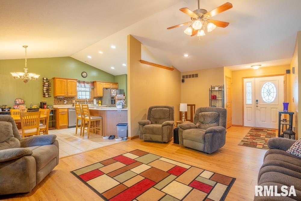 800 Anne Street Washington, IL 61571 - Photo 3 of 36 Gallery Image 3