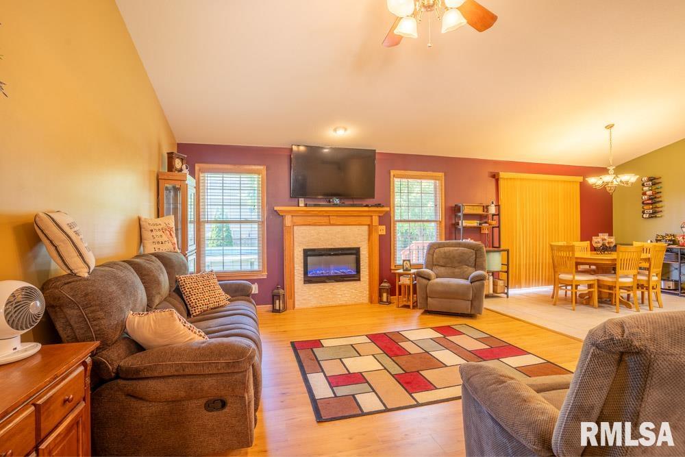 800 Anne Street Washington, IL 61571 - Photo 4 of 36 Gallery Image 4