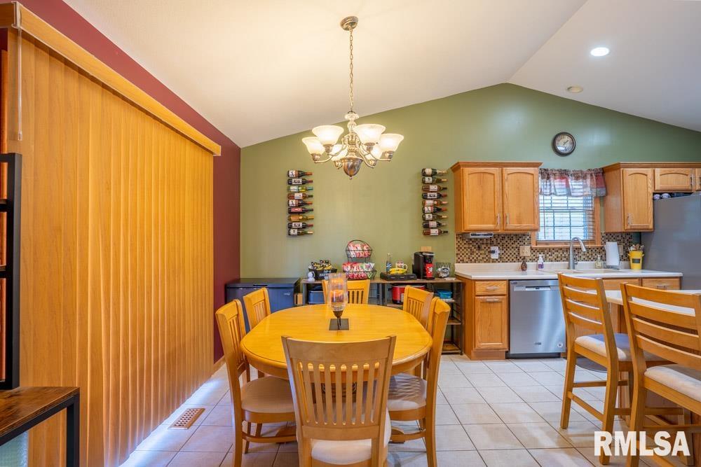 800 Anne Street Washington, IL 61571 - Photo 6 of 36 Gallery Image 6