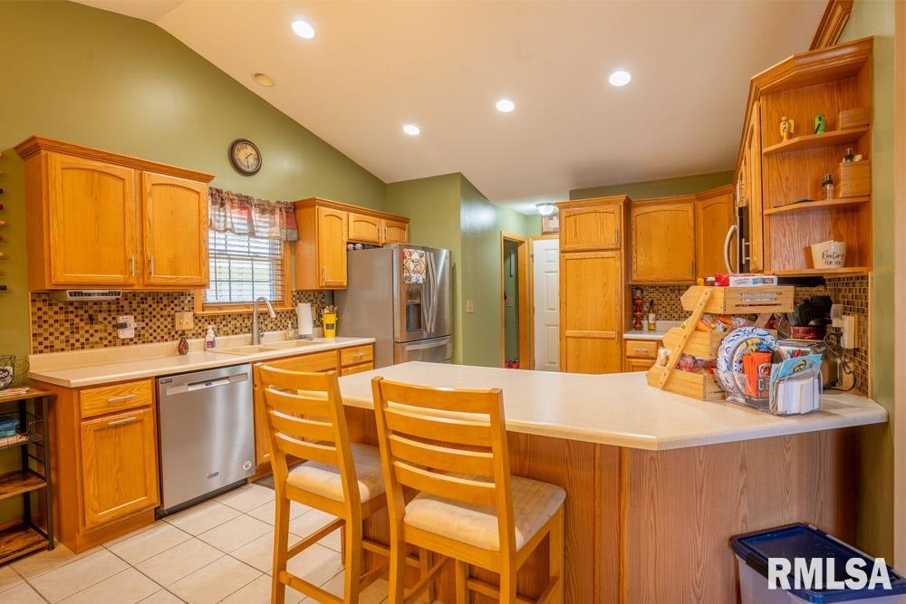 800 Anne Street Washington, IL 61571 - Photo 7 of 36 Gallery Image 7