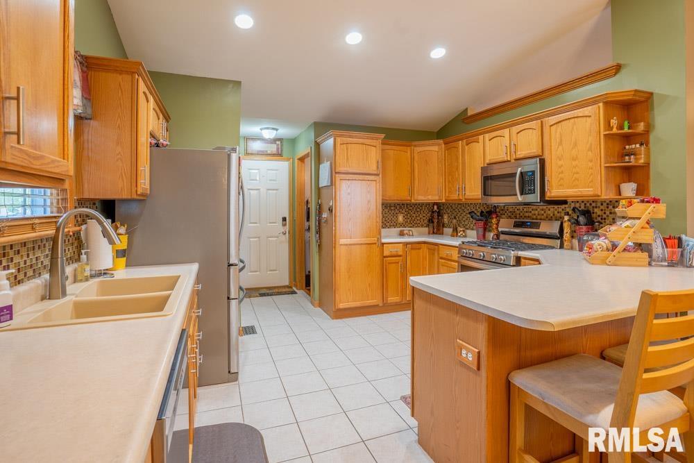 800 Anne Street Washington, IL 61571 - Photo 8 of 36 Gallery Image 8