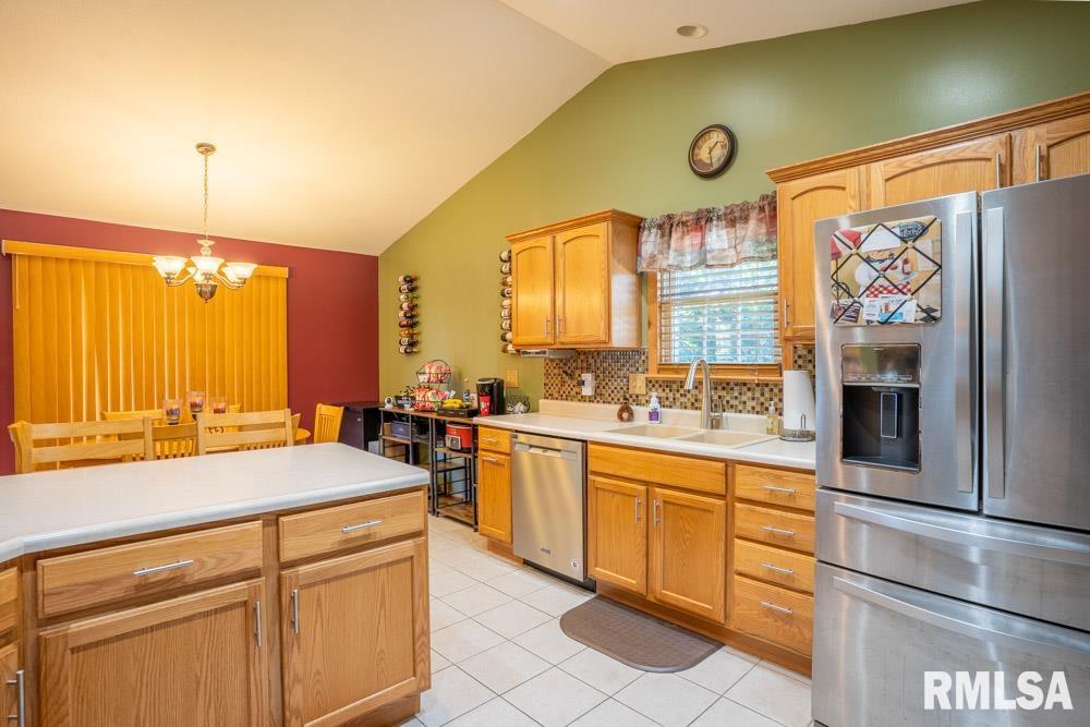 800 Anne Street Washington, IL 61571 - Photo 9 of 36 Gallery Image 9