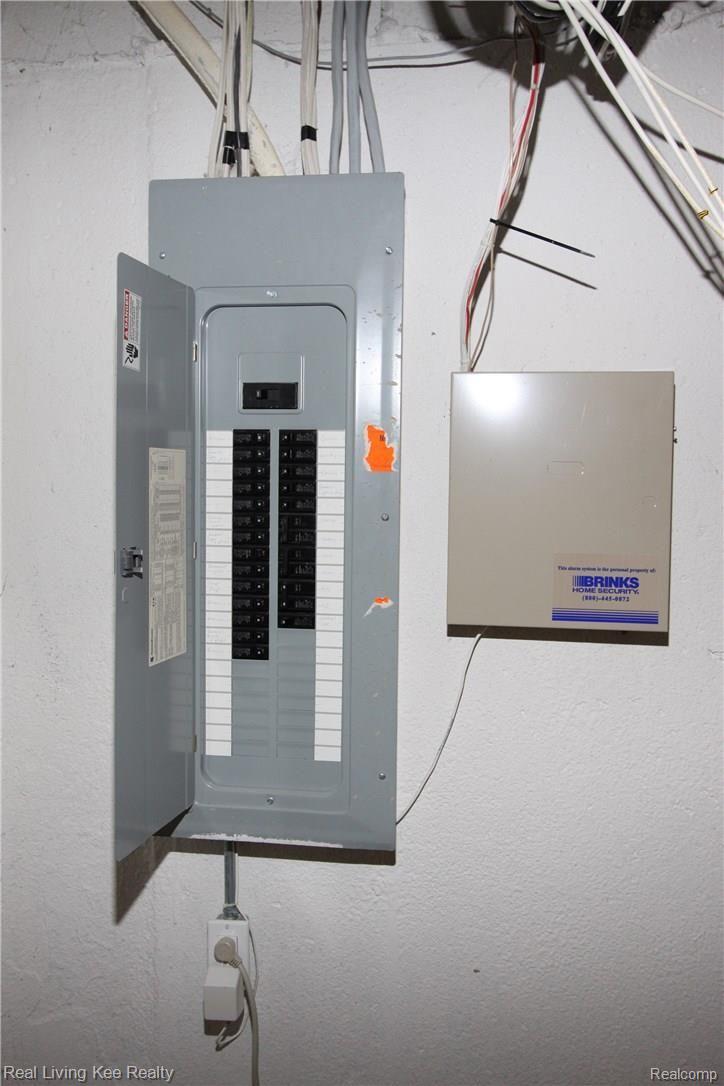 3495 Heron Ridge Drive Rochester, MI 48309 - Photo 41 of 49 200 AMP SERVICE
