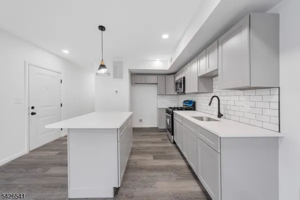 $2,500 | 324 Second Street, Unit 2, Elizabeth Port, NJ 07206