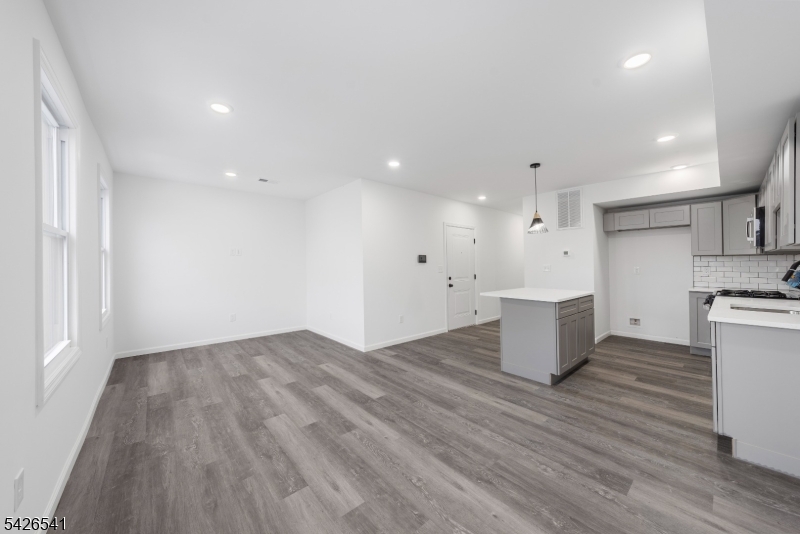 324 Second Street, Unit 2 Elizabeth Port, NJ 07206 - Photo 2 of 11