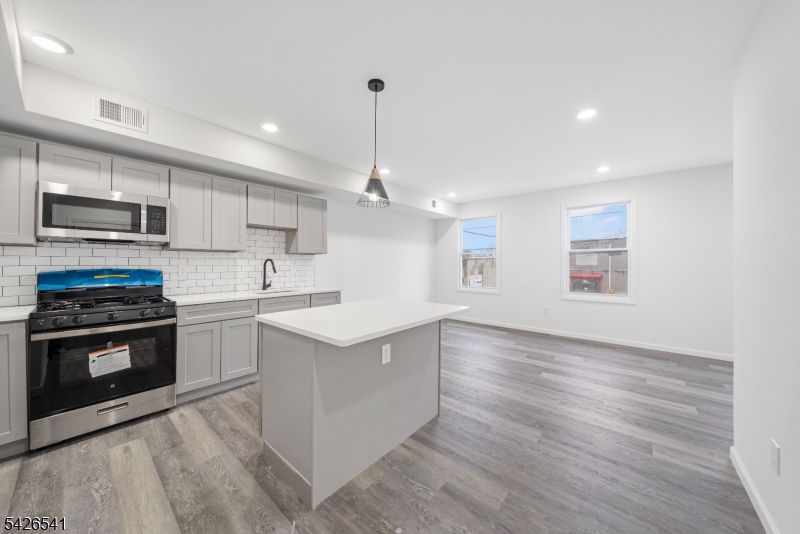324 Second Street, Unit 2 Elizabeth Port, NJ 07206 - Photo 10 of 11