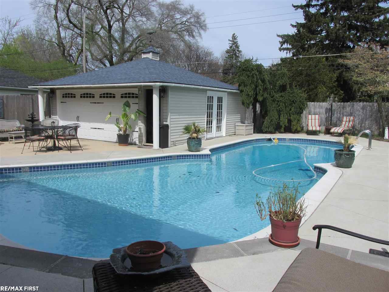 280 Alter Road Detroit, MI 48215 - Photo 7 of 27 31318590-8.JPG