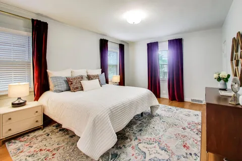 $819,000 | 1228 Linden Avenue, Oak Park, IL 60302