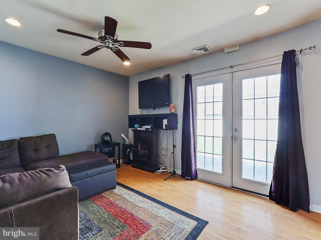72 Incurve Road Levittown, PA 19057 - Photo 13 of 39 Gallery Image 13