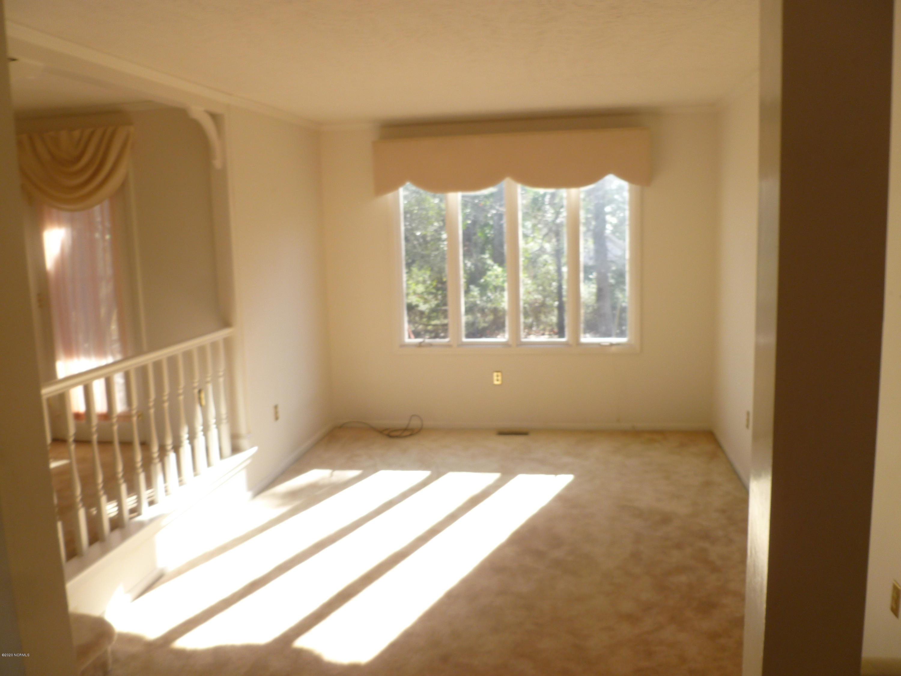 12420 Kay Road Laurinburg, NC 28352 - Photo 7 of 10 Living room
