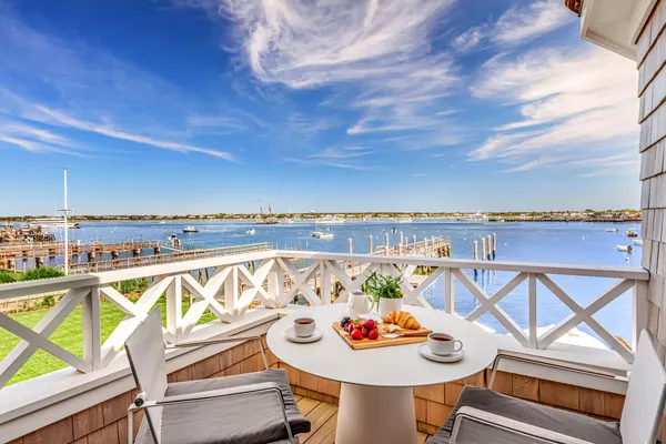 $28,500,000 | 36 Easton Street, Nantucket, MA 02554