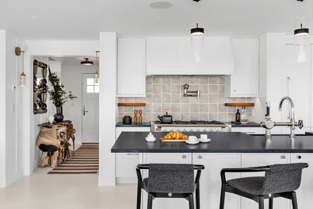 $28,500,000 | 36 Easton Street, Nantucket, MA 02554