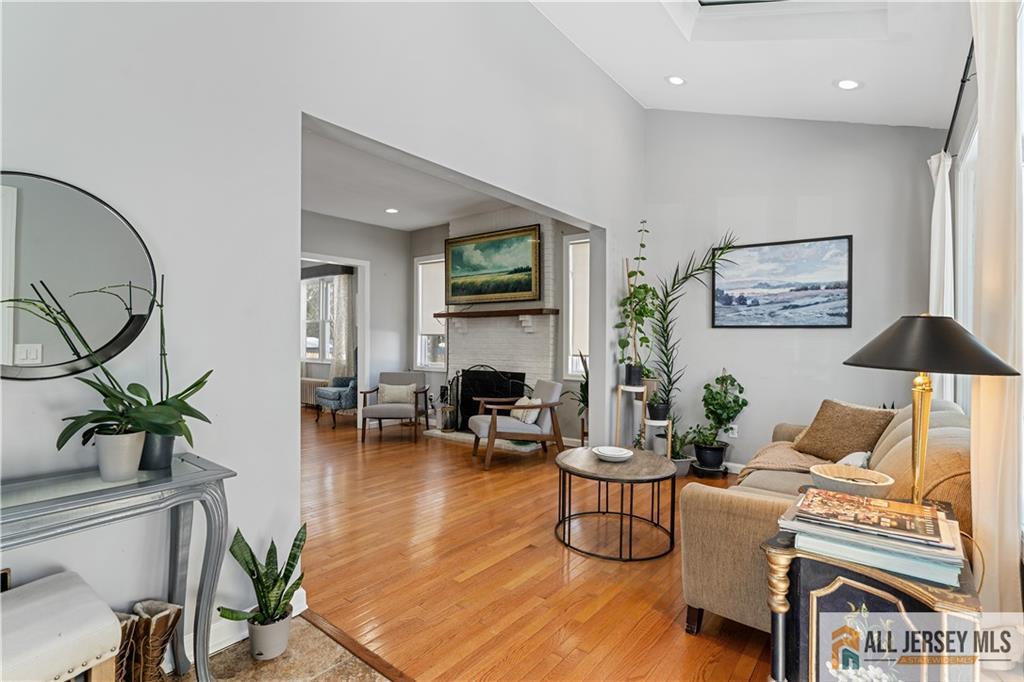 609 Harrison Place Linden, NJ 07036 - Photo 4 of 32