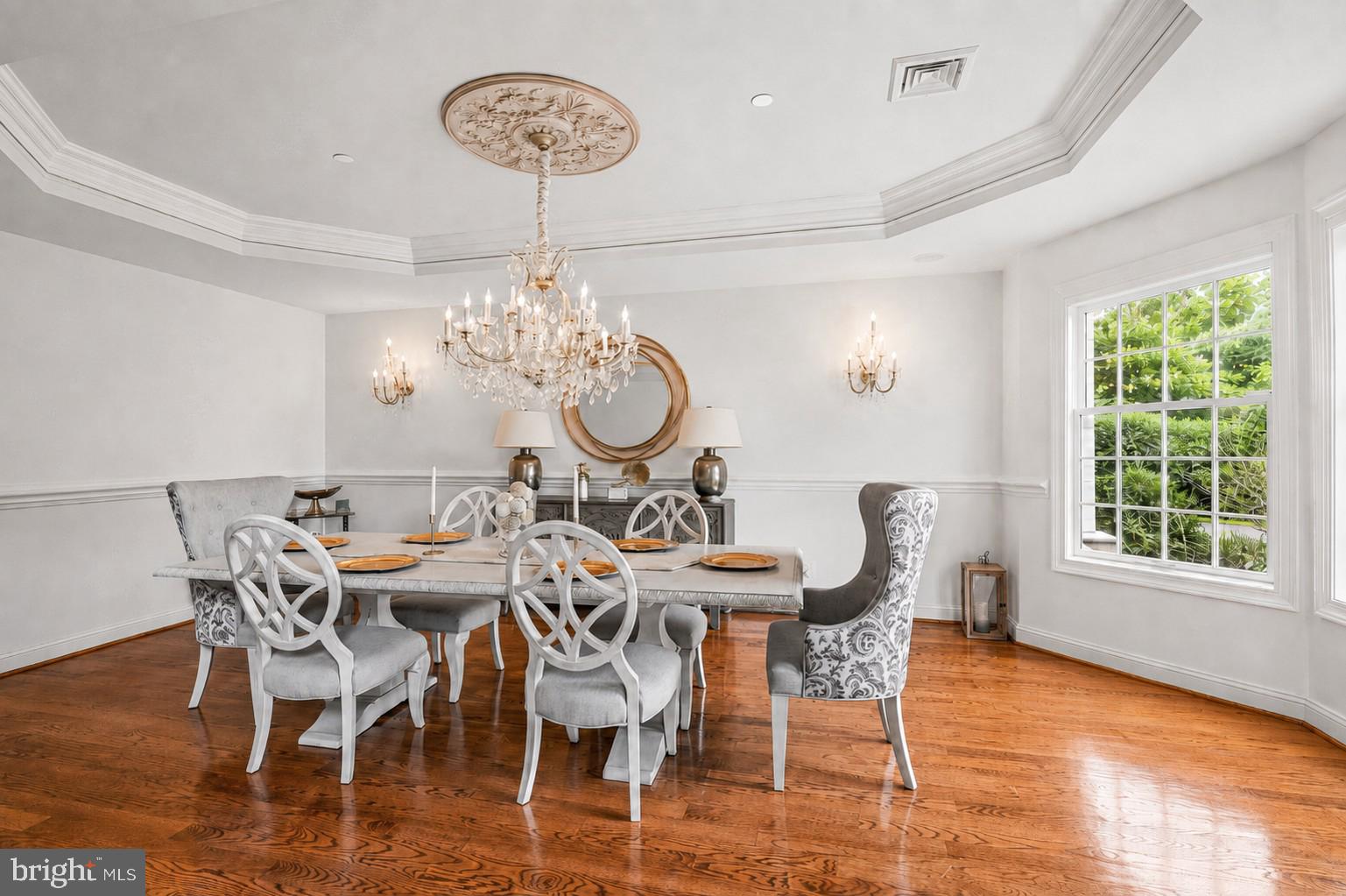 Dining room  (virtually altered)