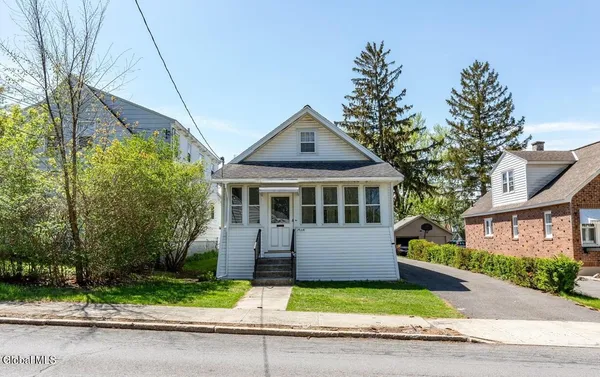 $2,500 | 1538 Nott Street, Schenectady, NY 12308