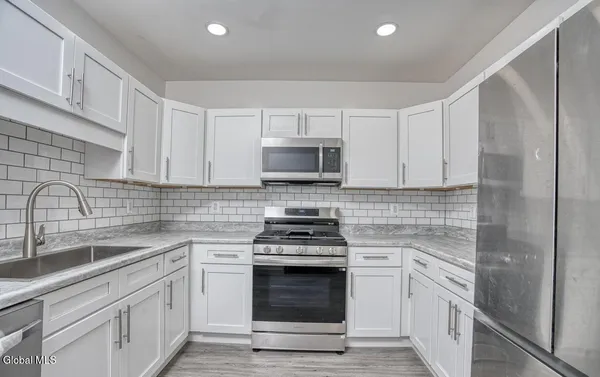 $2,500 | 1538 Nott Street, Schenectady, NY 12308