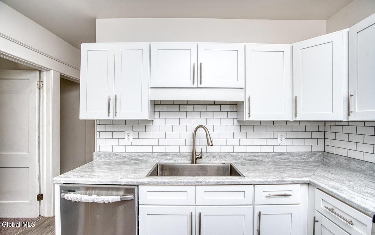 1538 Nott Street Schenectady, NY 12308 - Photo 4 of 44 4