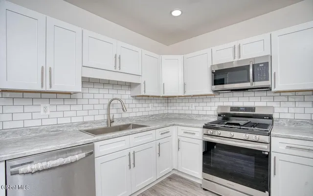 $2,500 | 1538 Nott Street, Schenectady, NY 12308