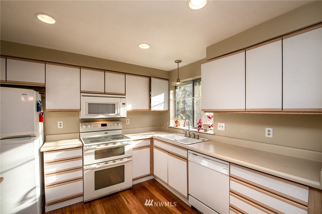 13307 Southeast 168th Street Renton, WA 98058 - Photo 6 of 19 Gallery Image 6