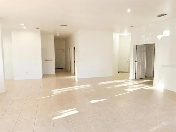 $2,500 | 1802 Triano Circle, Unit 1802, Venice, FL 34292