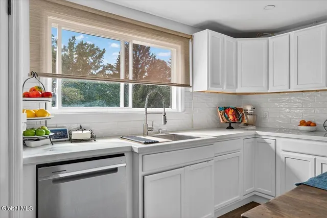 $450,000 | 500 Highway 146, Guilderland, NY 12009