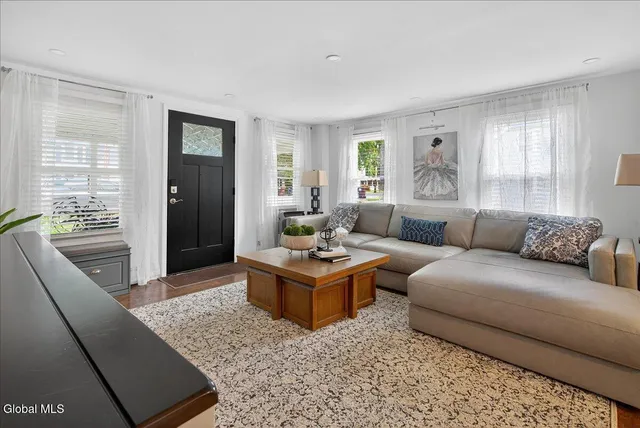 $450,000 | 500 Highway 146, Guilderland, NY 12009