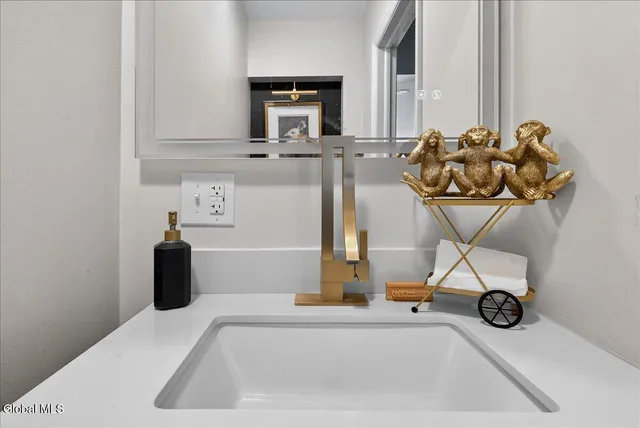 $450,000 | 500 Highway 146, Guilderland, NY 12009