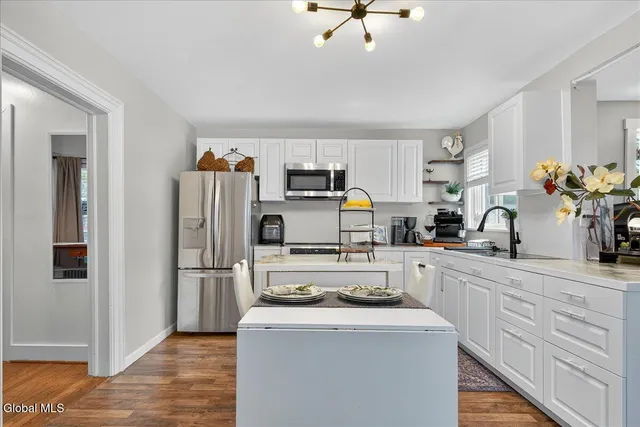 $450,000 | 500 Highway 146, Guilderland, NY 12009