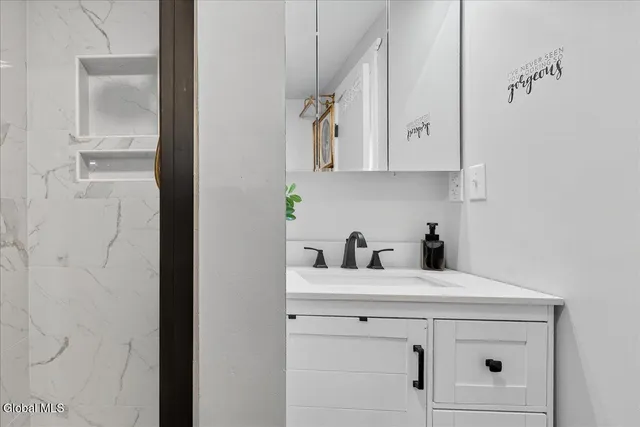 $450,000 | 500 Highway 146, Guilderland, NY 12009