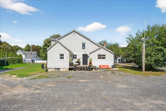 $450,000 | 500 Highway 146, Guilderland, NY 12009