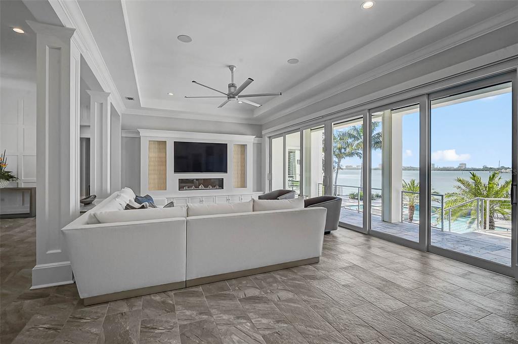 101 Seagull Lane Sarasota, FL 34236 - Photo 11 of 90